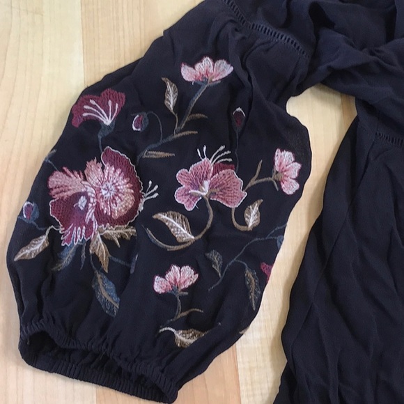 Delicate Sheer Top with Inside Lining - Picture 3 of 4